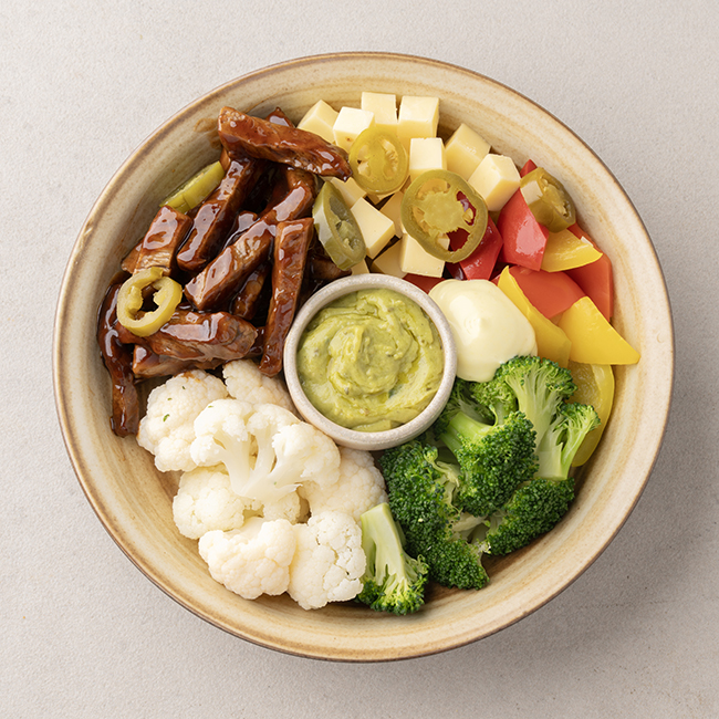 Keto Beef Fajita Bowl With Gherkins, Cheese And Guacamole